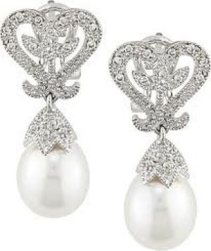pearl earrings - elegant and ladylike - pearl photos.jpg
